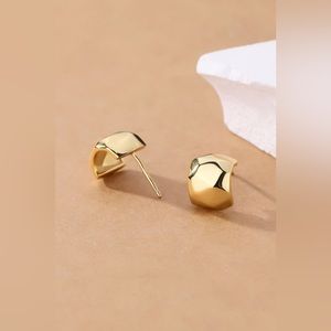 Minimalist C-Hoop Earrings